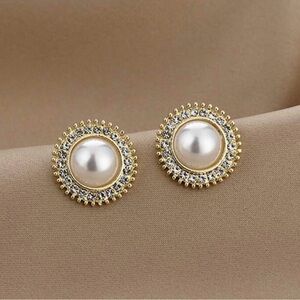 Elegant Gold and Pearl Stud Earrings